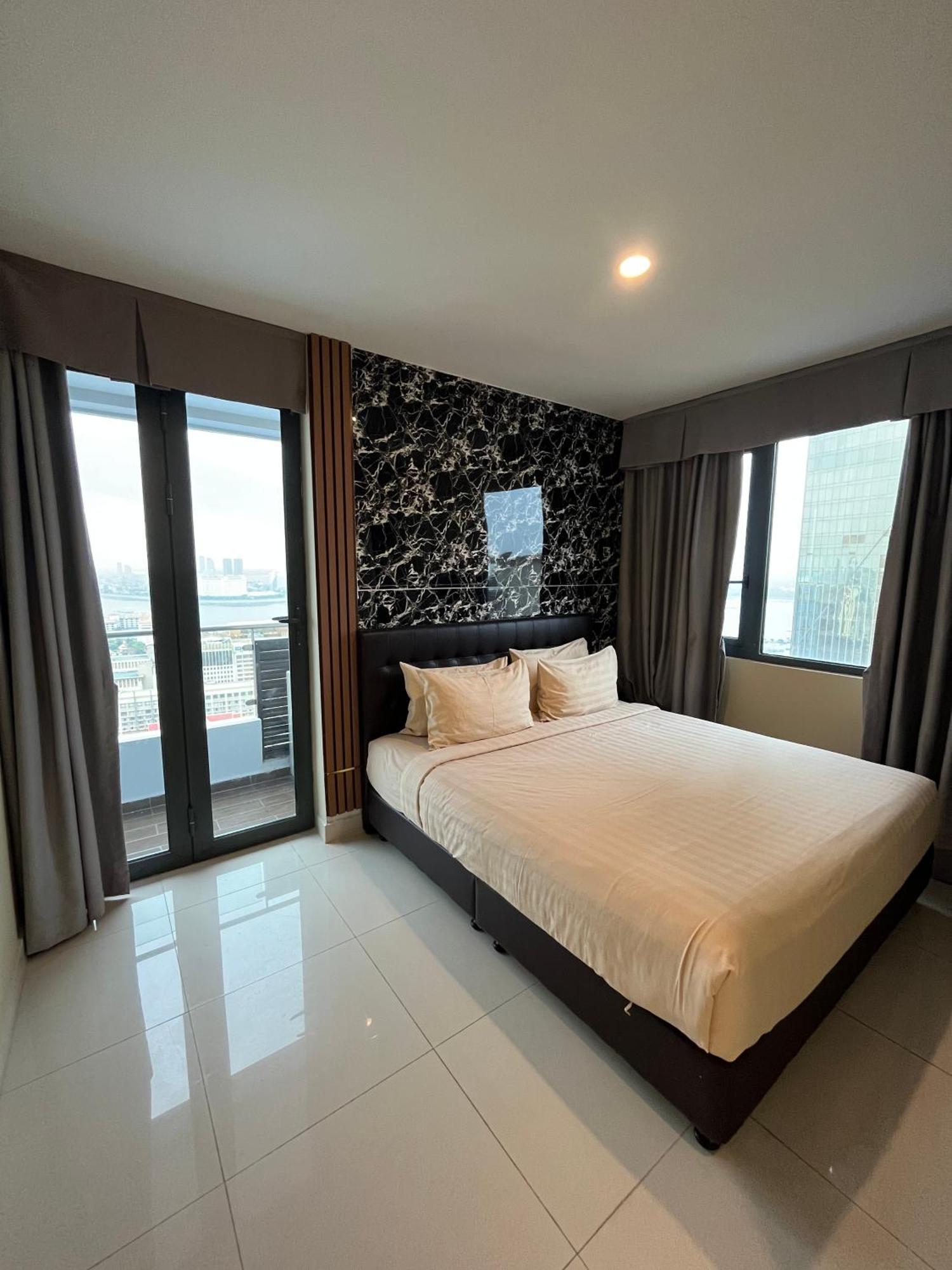 The Bridge Club Hotel Phnom Penh Eksteriør billede